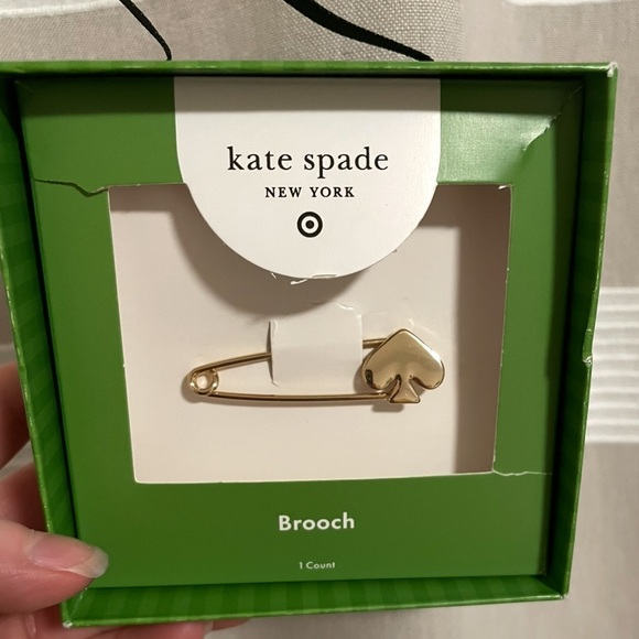 kate spade Gold Spade Brooch - Picture 4 of 4